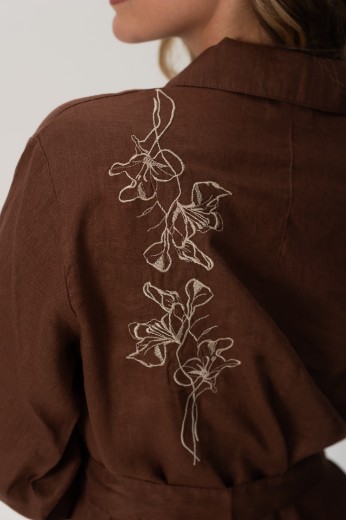 Imagen de Brisa - Vestido Camisero de Lino Bordado Chocolate